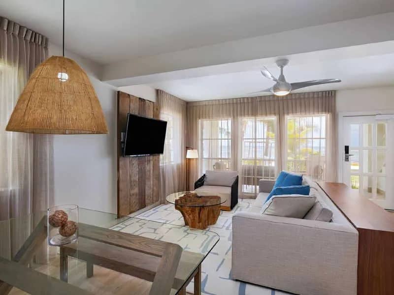 Oceanfront Reef House 2 Bed Suite - image