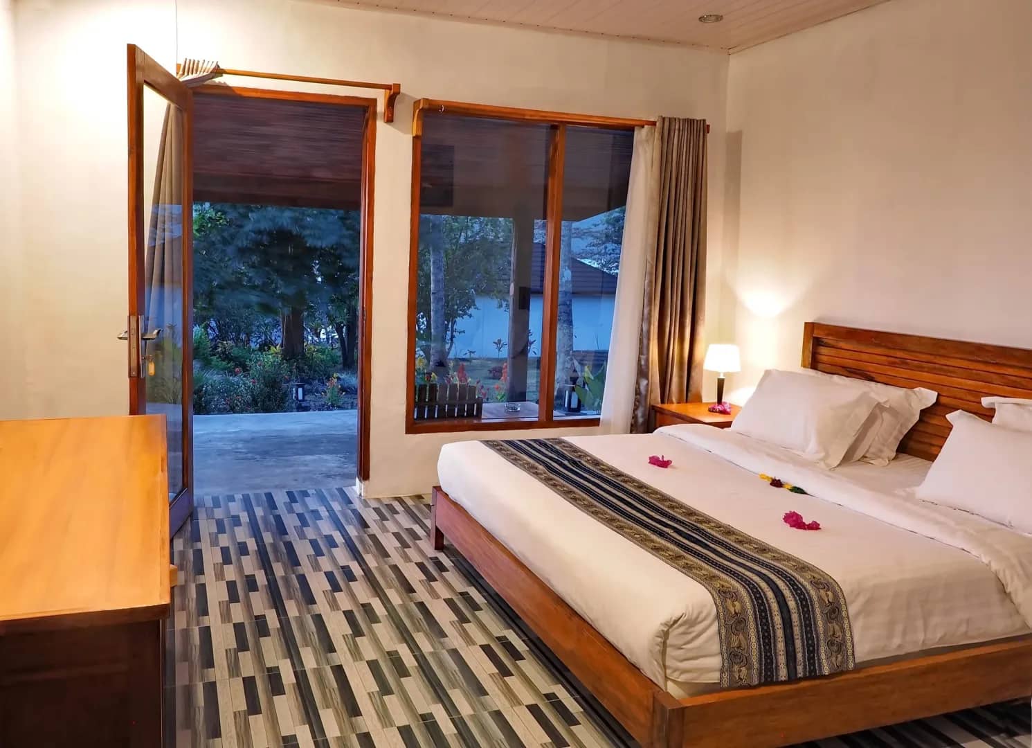 Long-House Room - image