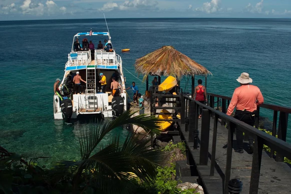 Dive boat at Paradise Taveuni