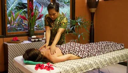 A guest getting a relaxing massage
