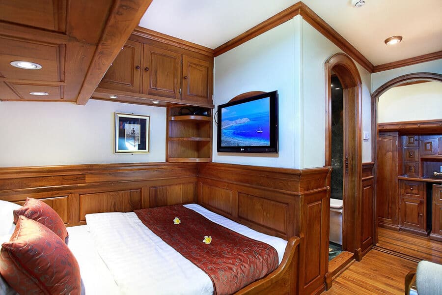 Stateroom 2 & 3 Lower Deck - image