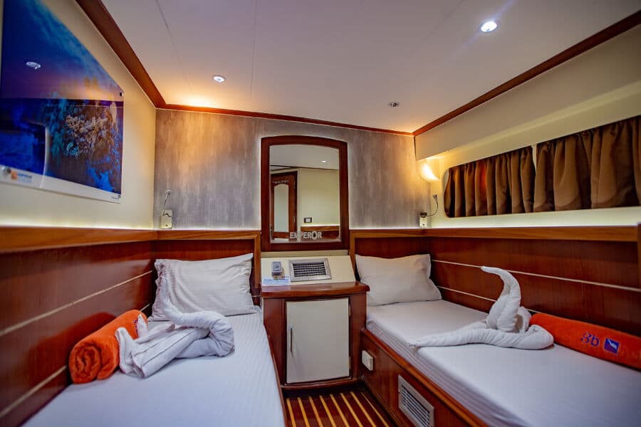 Twin Lower Deck - image