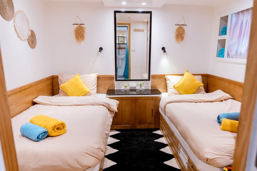 Twin Lower Deck - image