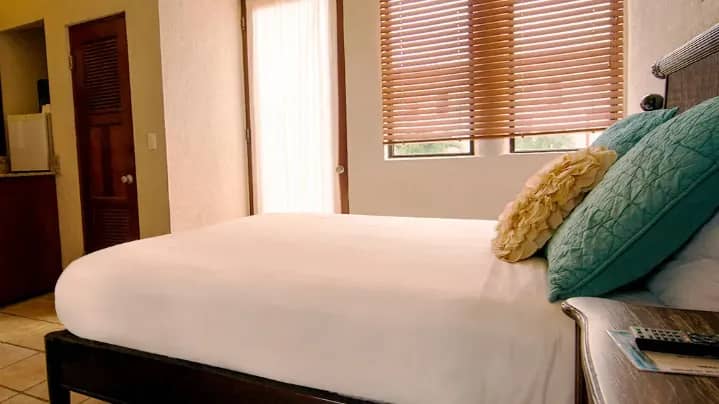 Deluxe Room - image Deluxe Room - image