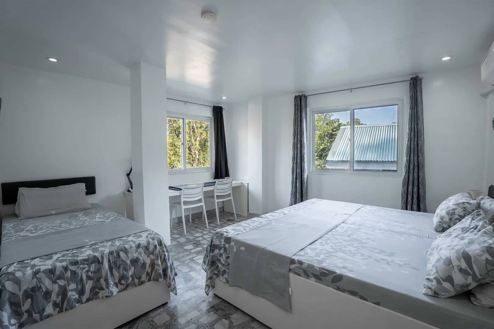 Deluxe Room - image Deluxe Room - image