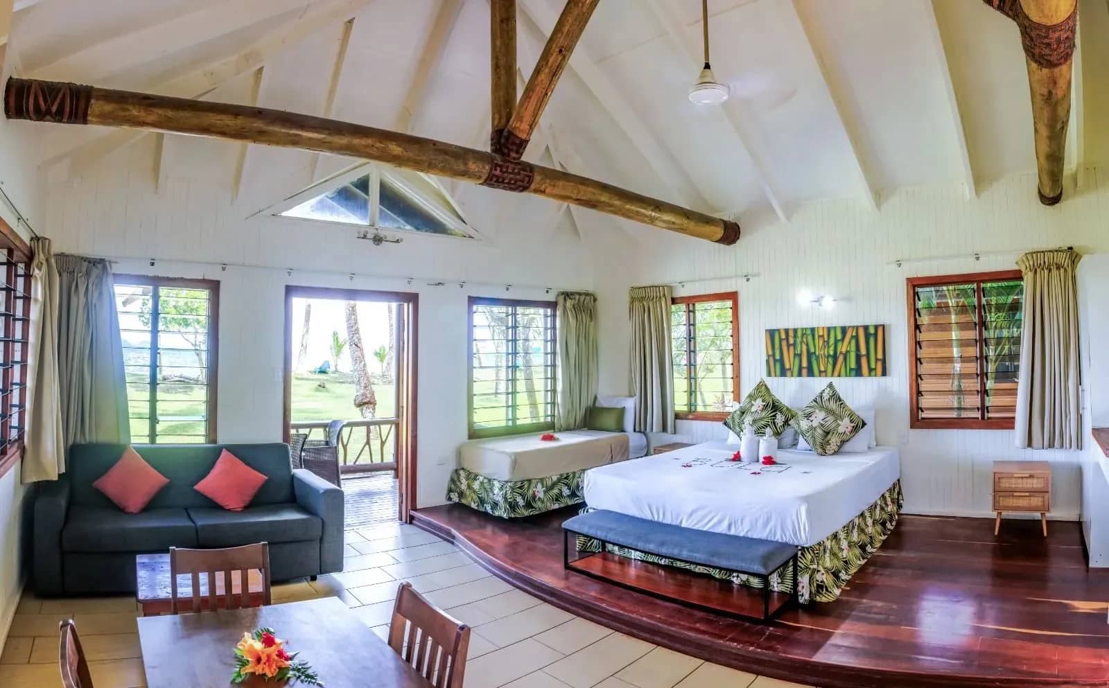 Standard Beachfront Bures - image Standard Beachfront Bures - image