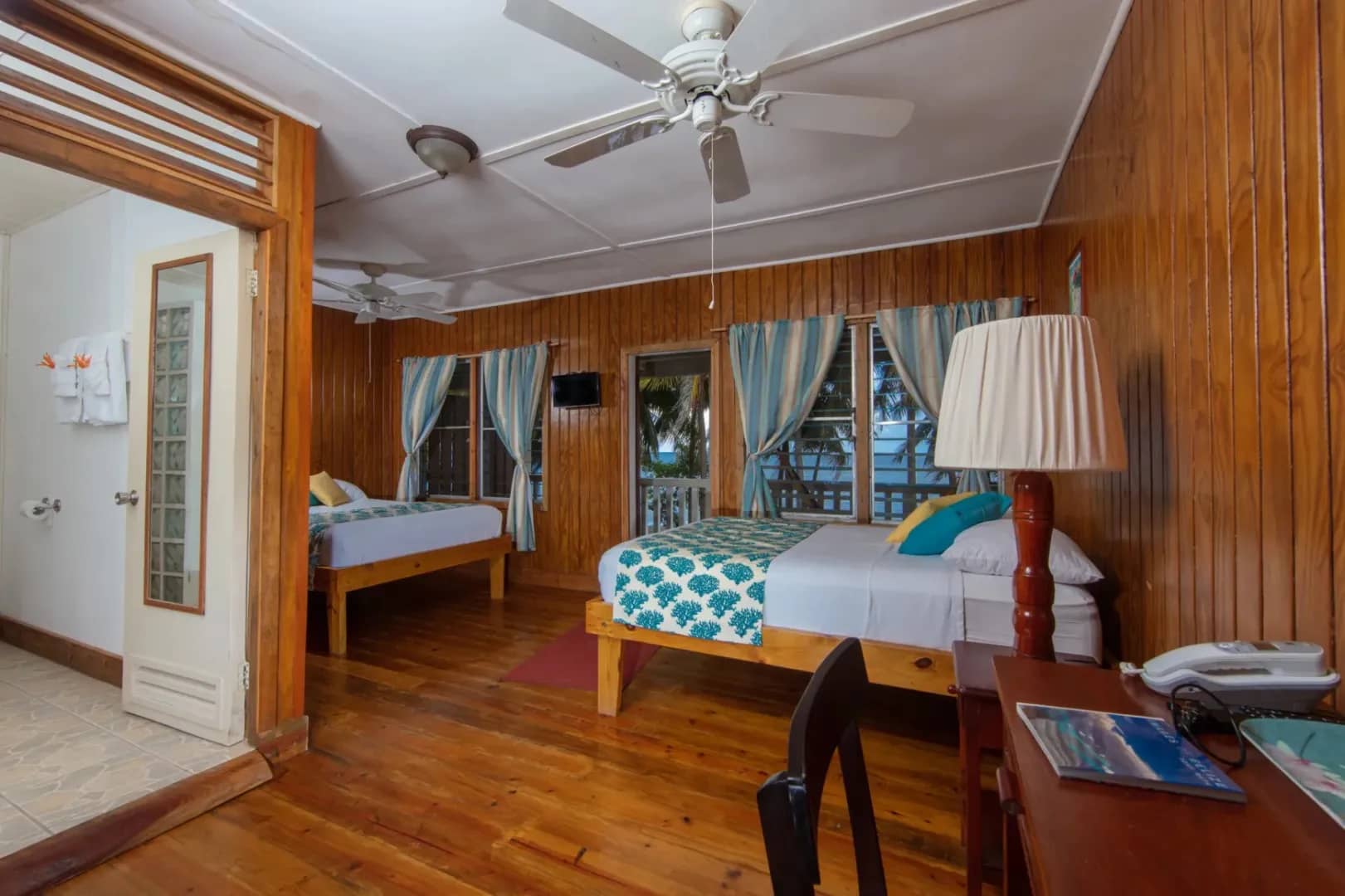 Colonial Beachfront Rooms - image Colonial Beachfront Rooms - image